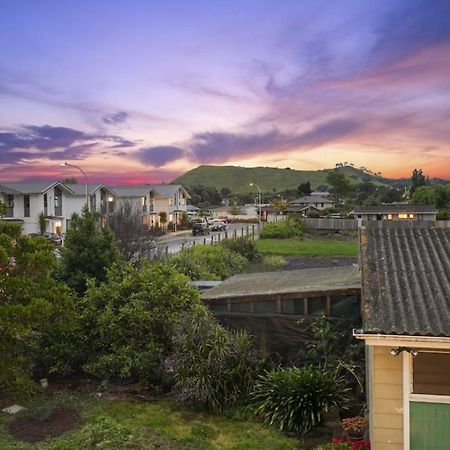 Venture Heights Townhouse With Parking And Patio Villa Auckland Exterior photo